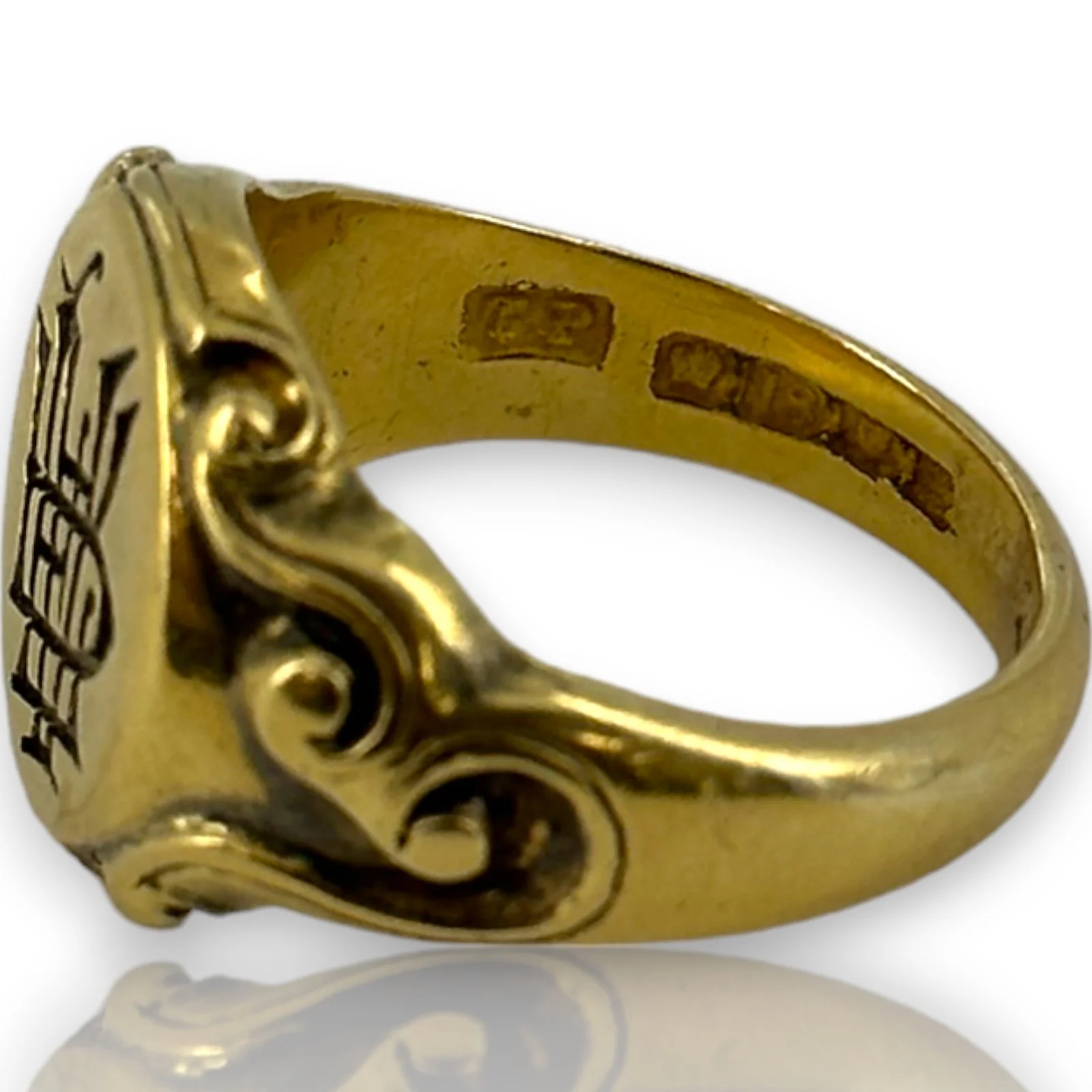 Antique 1902 18kt Yellow Gold Engraved Signet Ring with Scroll Details Made in London - Image 7