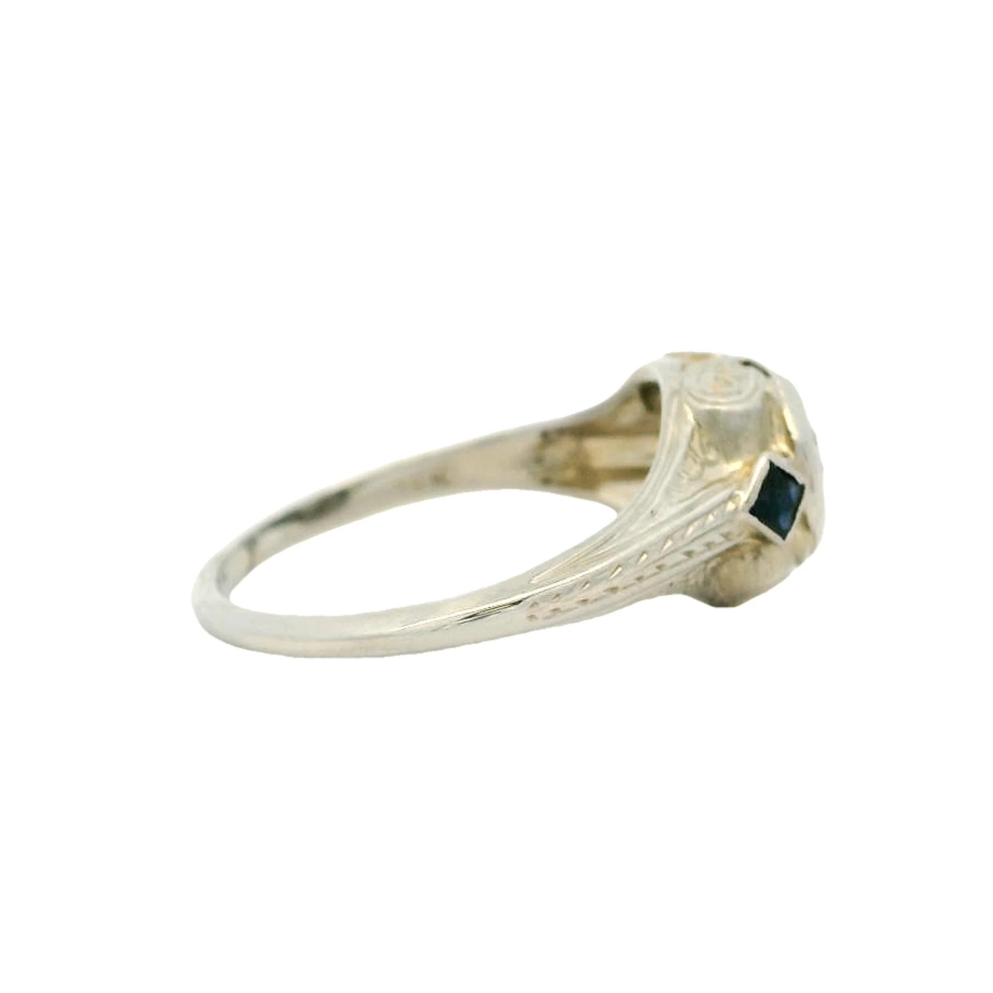 Antique 1920s Art Deco 18kt White Gold and Octagon Set Diamond Solitaire Ring with Lab Sapphire Sides - Image 3