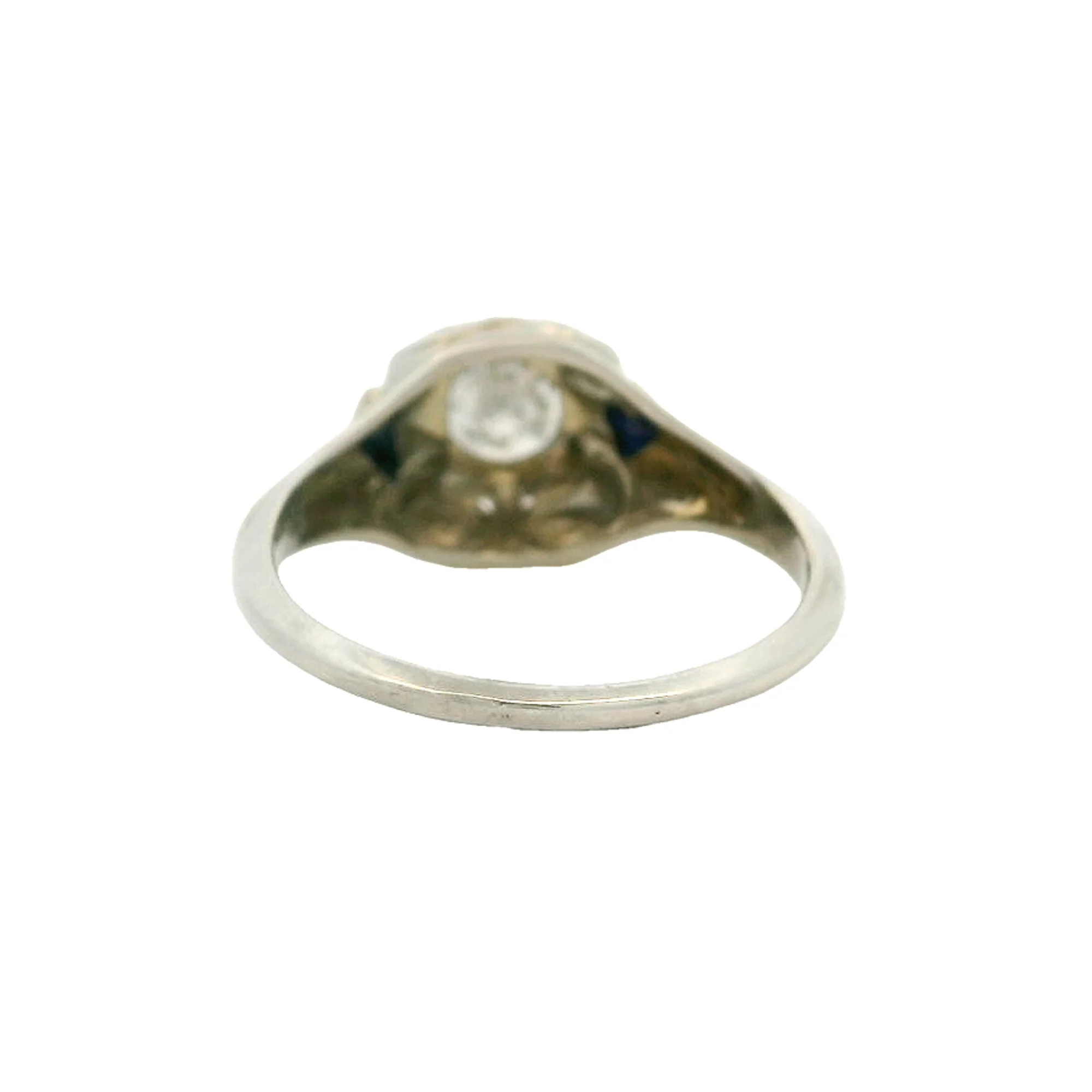 Antique 1920s Art Deco 18kt White Gold and Octagon Set Diamond Solitaire Ring with Lab Sapphire Sides - Image 4