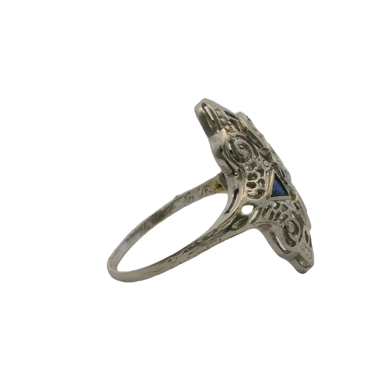 Antique 1920s Art Deco Solid 18kt White Gold 0.29ctw Diamond and Lab Sapphire Filigree Dinner Ring Size 6.5 - Image 4