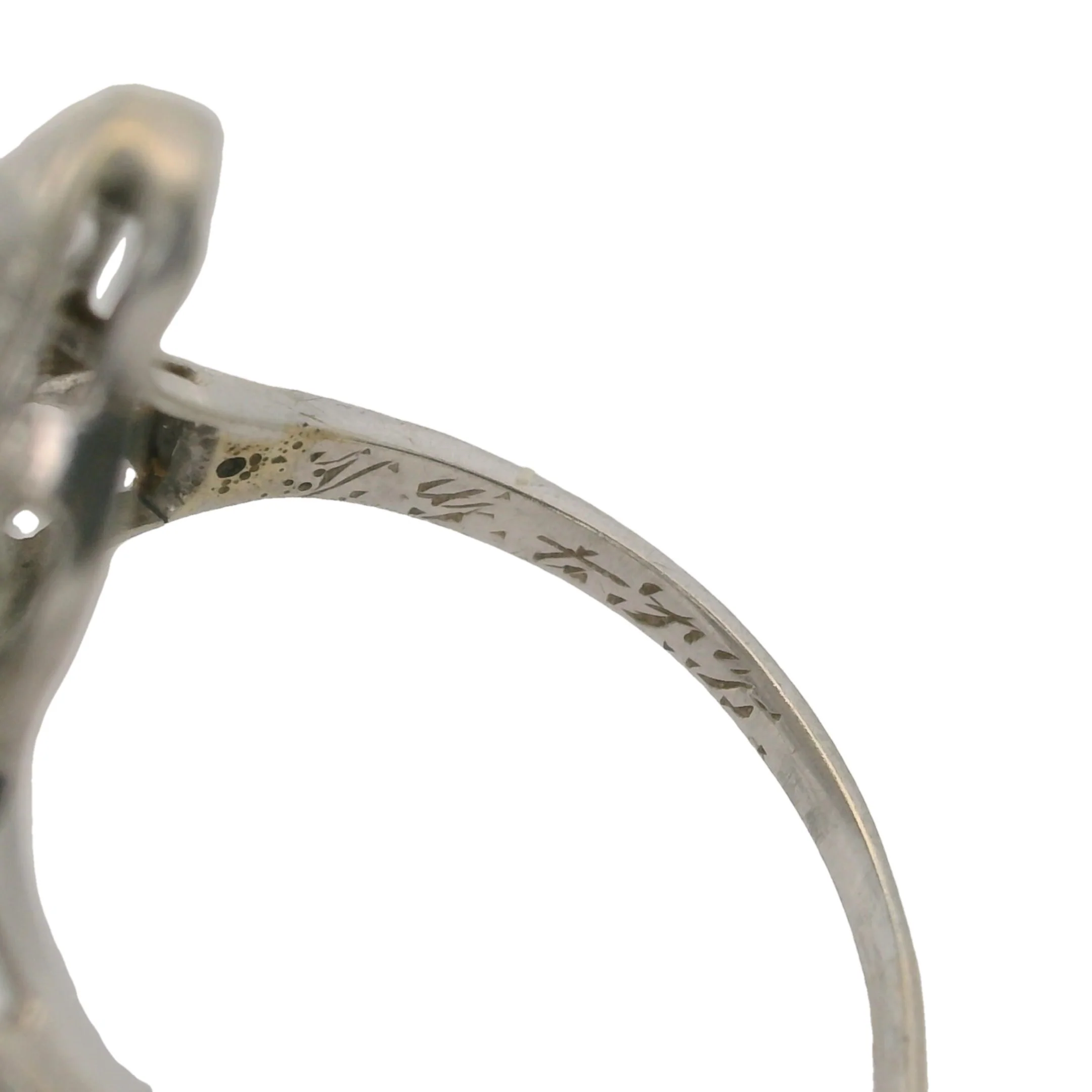 Antique 1920s Art Deco Solid 18kt White Gold 0.29ctw Diamond and Lab Sapphire Filigree Dinner Ring Size 6.5 - Image 7