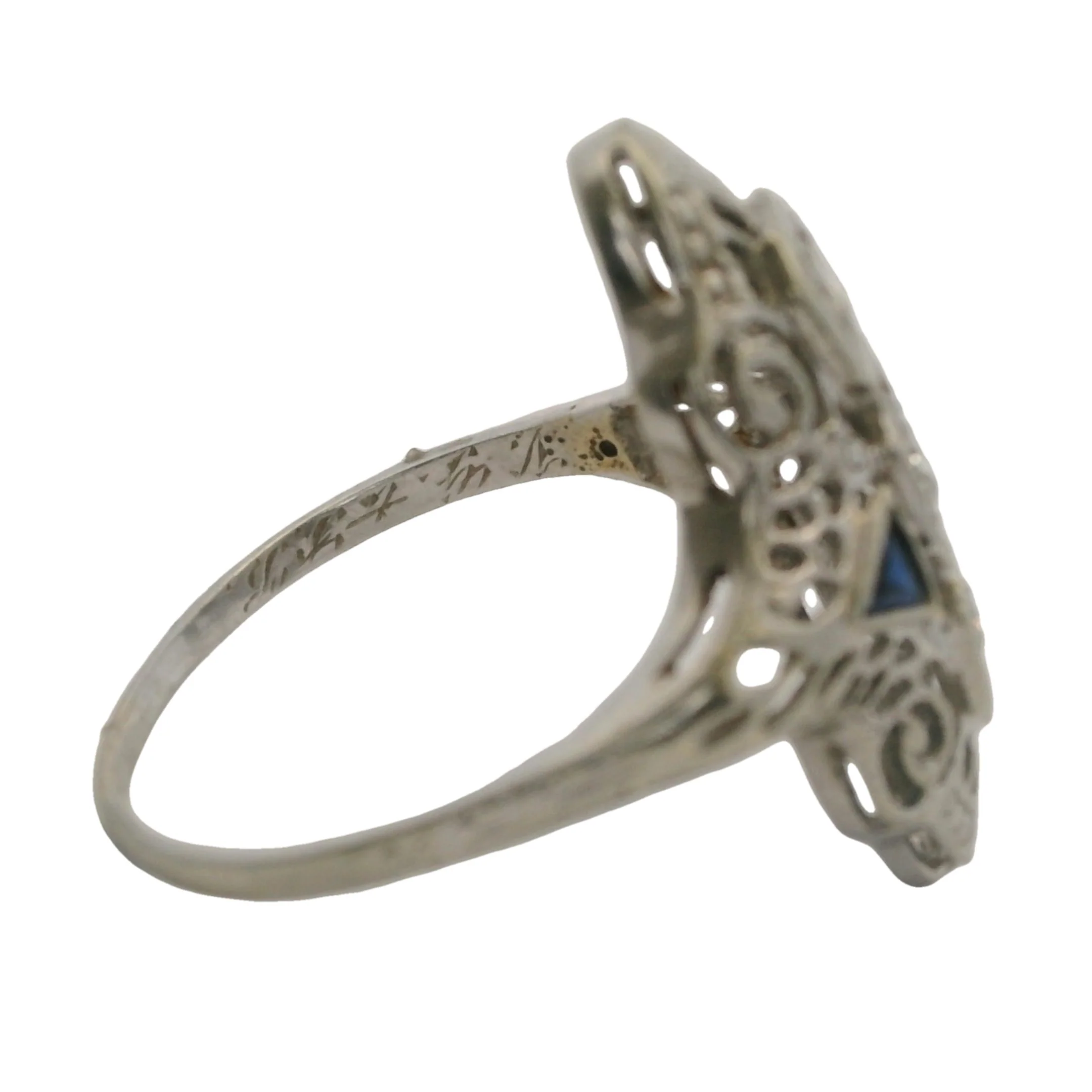 Antique 1920s Art Deco Solid 18kt White Gold 0.29ctw Diamond and Lab Sapphire Filigree Dinner Ring Size 6.5 - Image 8