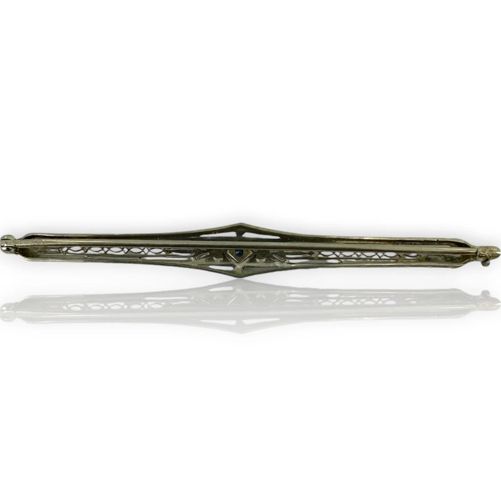 Antique 1920s Platinum and 18kt White Gold Filigree Sapphire Bar Pin by Batchelder - Image 2