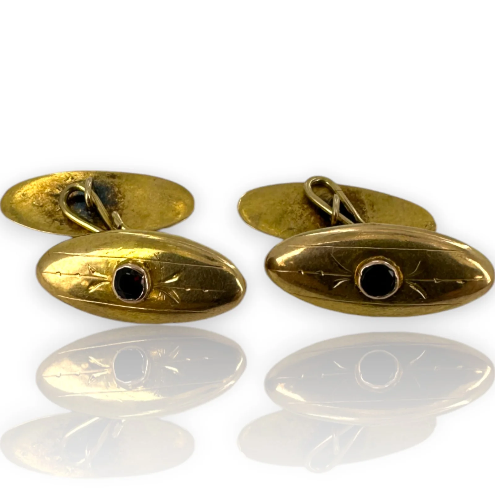 Antique Early 1900s Solid 10kt Yellow Gold Double Sided Handmade Cufflinks with Garnets and Hand-Engraving - Image 3