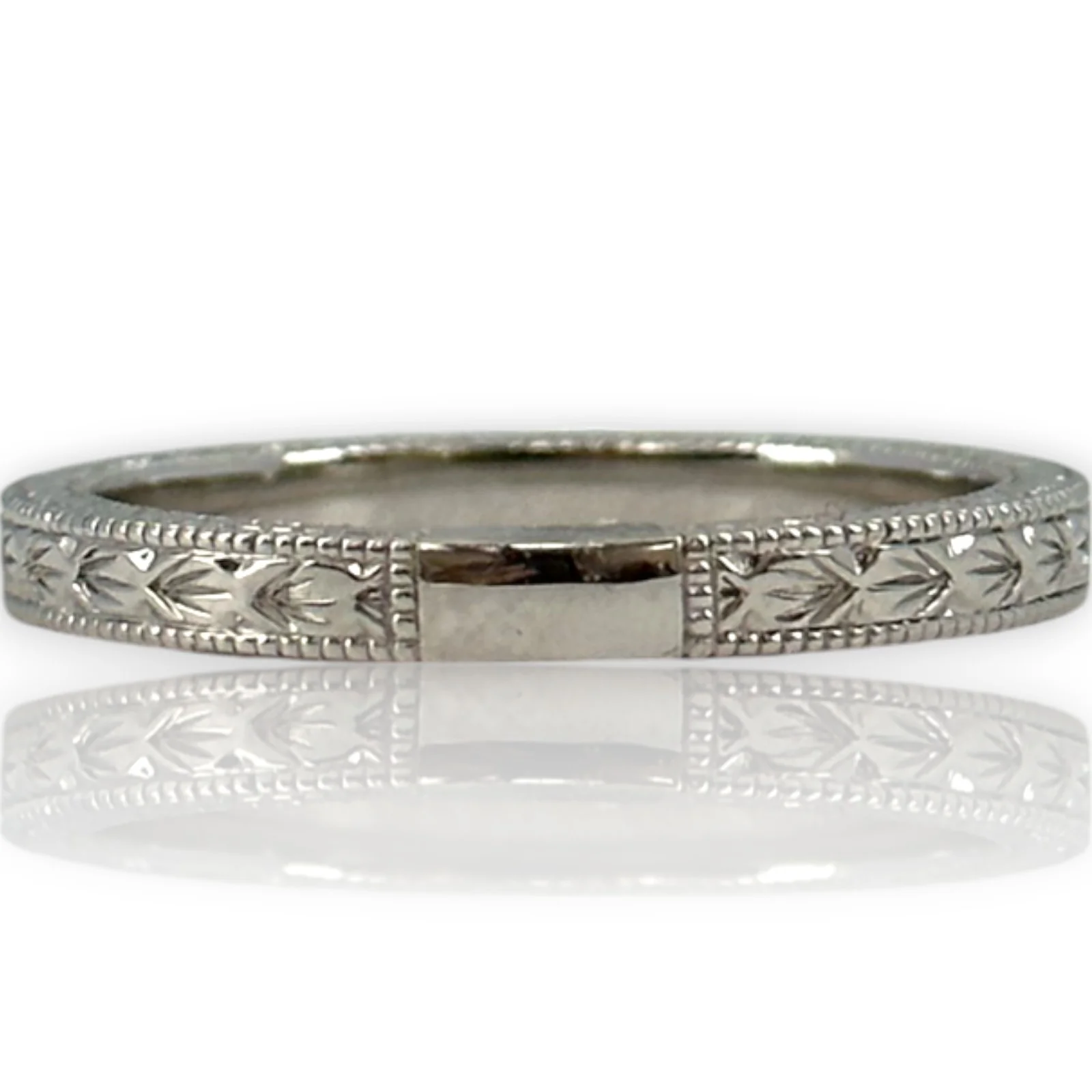 Blue Nile Solid 14kt White Gold Milgrain Stackable 2.5mm Band Ring with Leaf Details Size 7.75 - Image 2