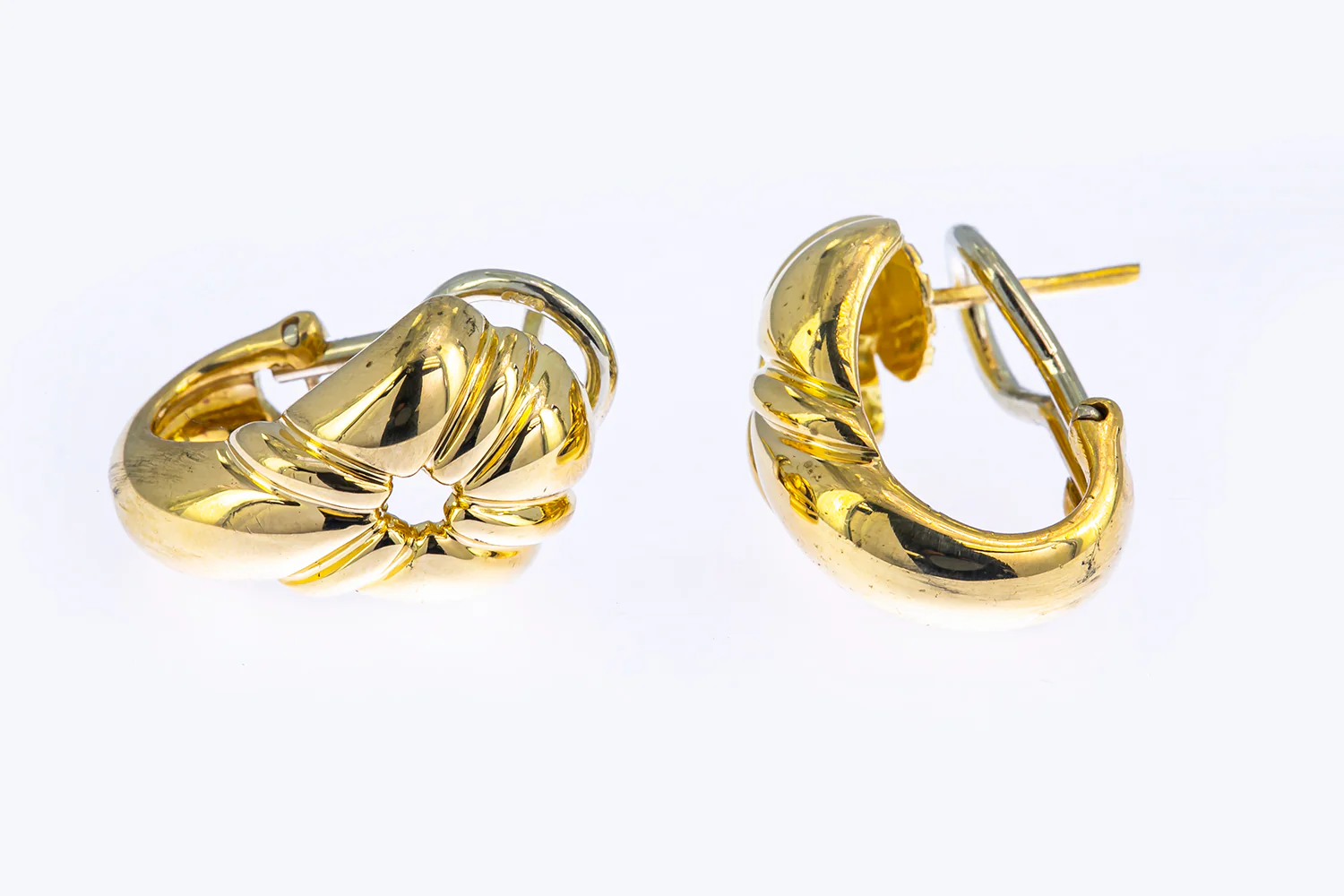 Chaumet Clip & Post Shield Huggies Solid 18K 750 Yellow Gold Pair of Earrings - Image 2