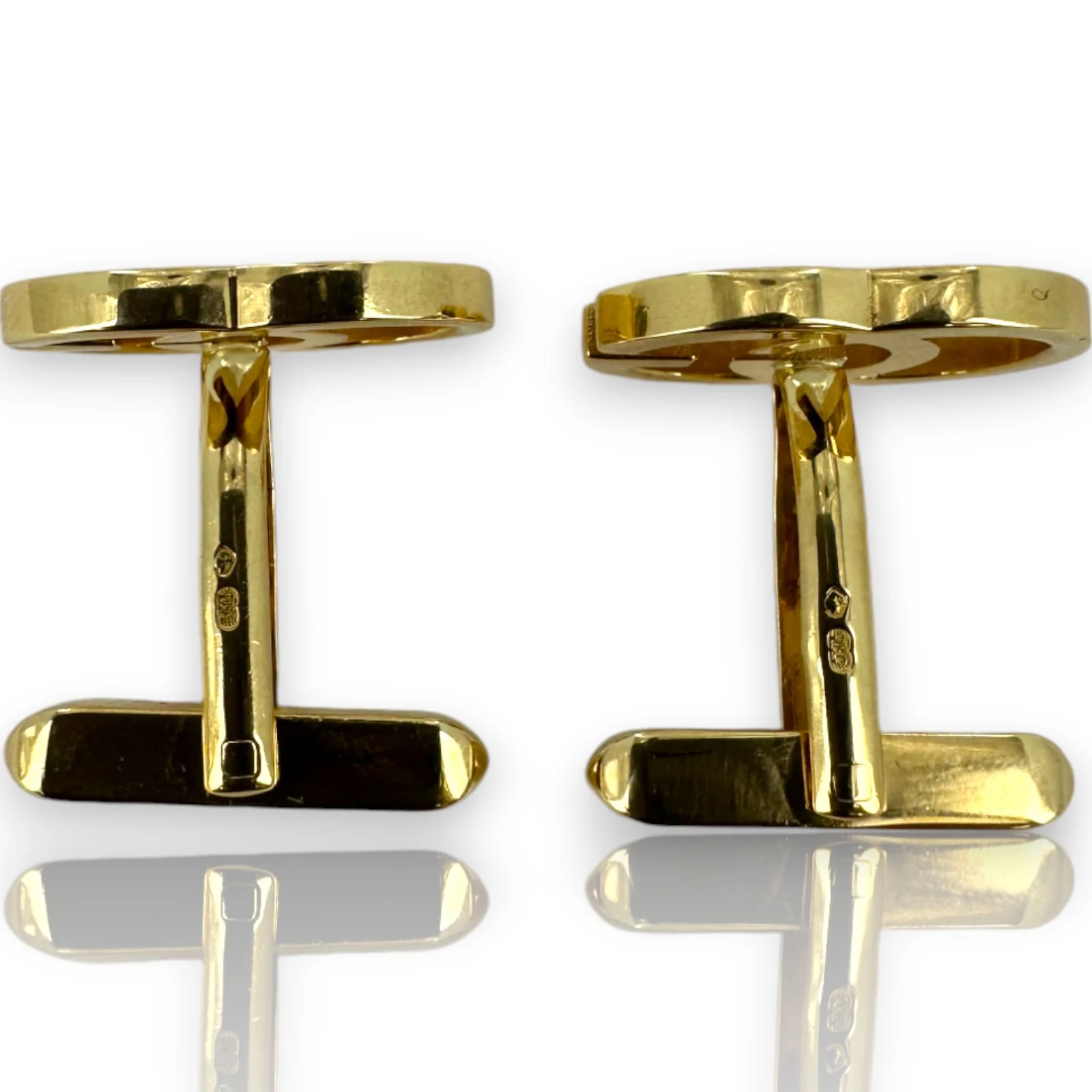 GUCCI Solid 18kt Yellow Gold 16g Running Logo Toggle Cufflinks Made in Arezzo, Italy Fully Hallmarked and Signed - Image 3