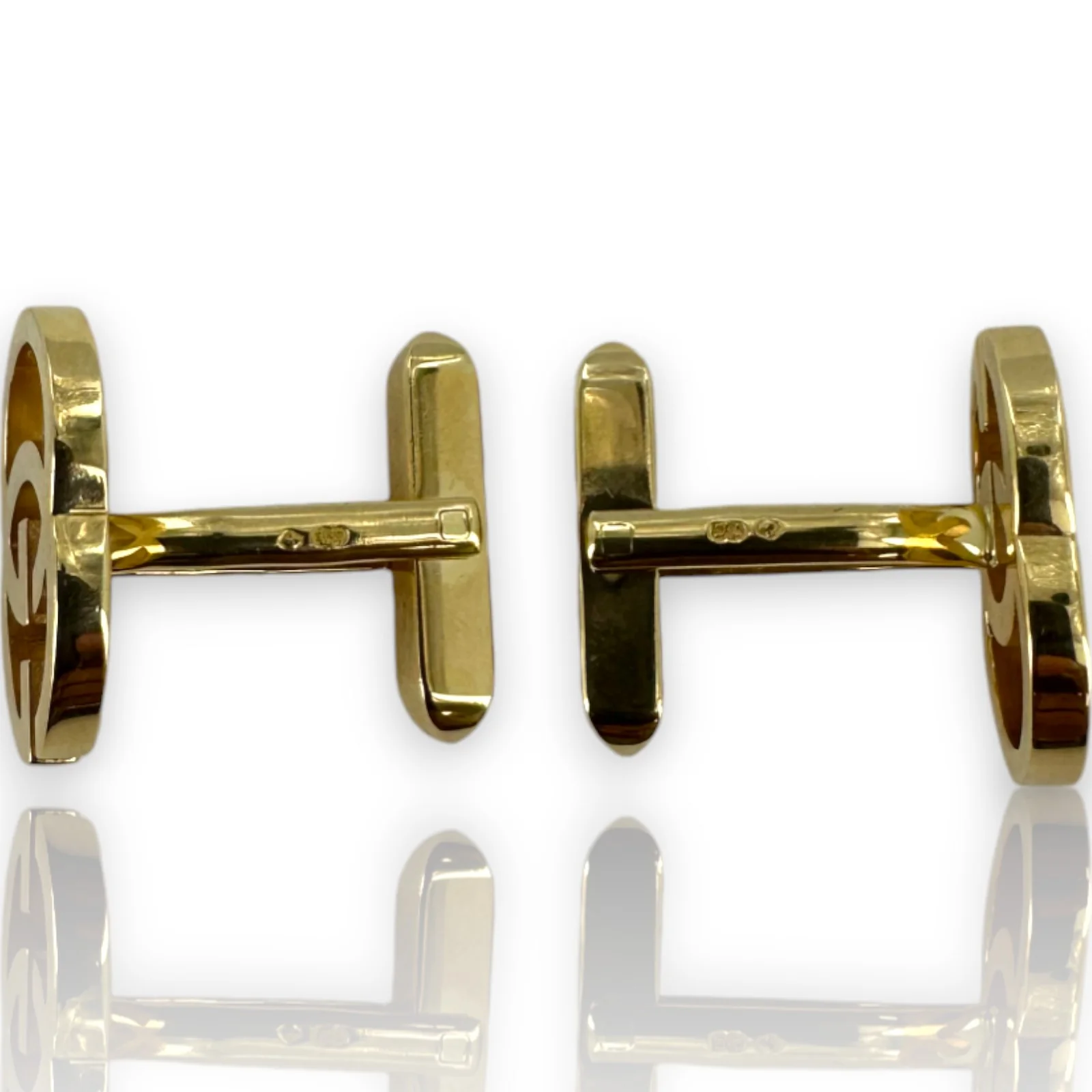 GUCCI Solid 18kt Yellow Gold 16g Running Logo Toggle Cufflinks Made in Arezzo, Italy Fully Hallmarked and Signed - Image 4