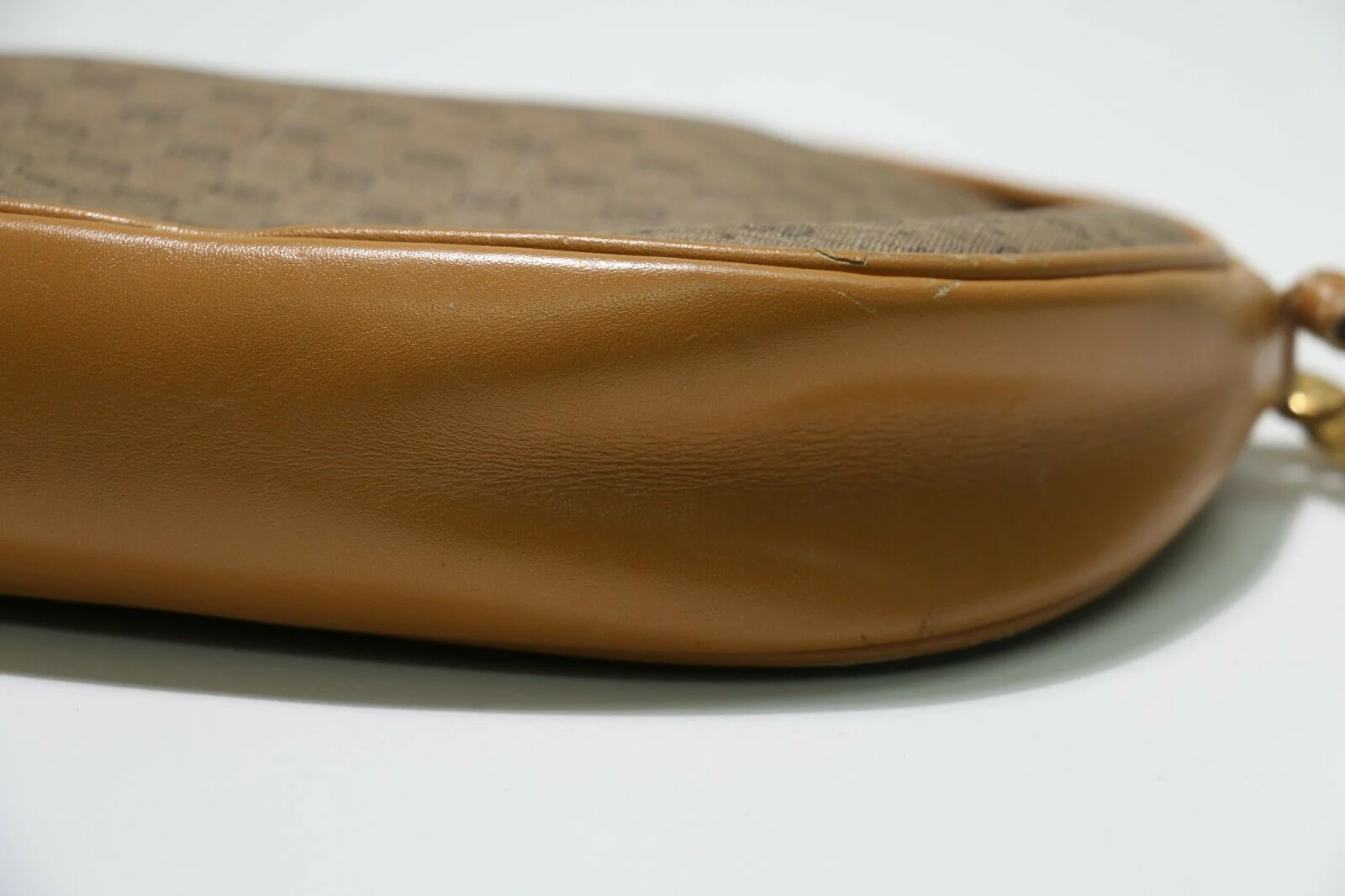 Gucci: Vintage GG Oval Crossbody Bag - Brown Leather/Beige Fabric - Image 3