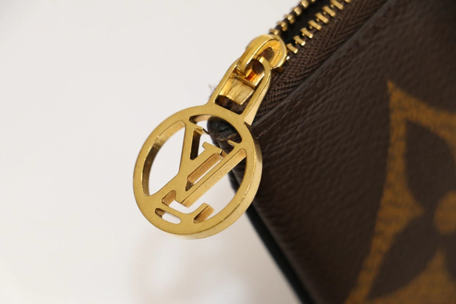 LOUIS VUITTON Trio Monogram Giant Canvas Coin Purse Wallet Key Pouch Brown 1pc - Image 7