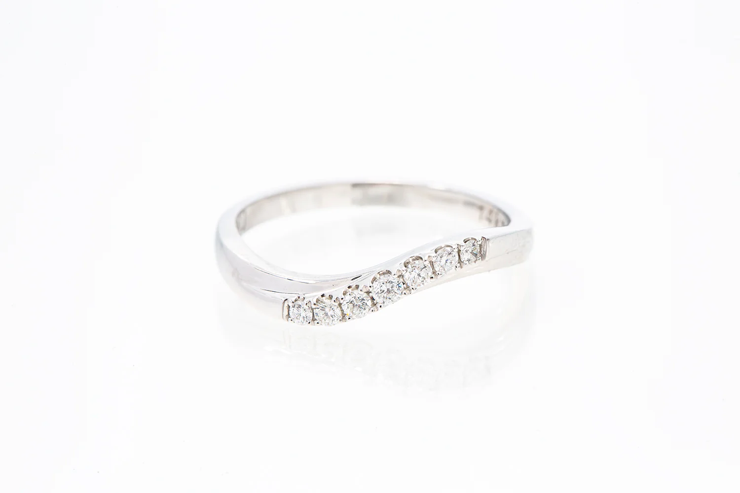 Macy's Wave Diamond 14k 585 White Gold Diamond Band Ring SNJ Size 7