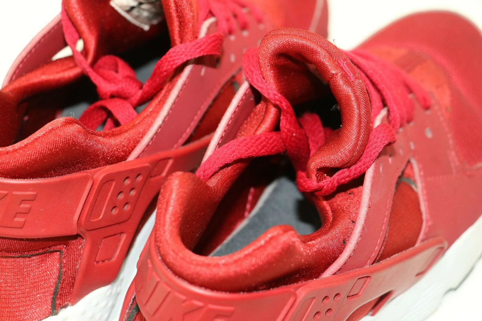 Nike: Huarache Run GS 'Gym Red' - 654275 604 - US 4.5Y - Image 4