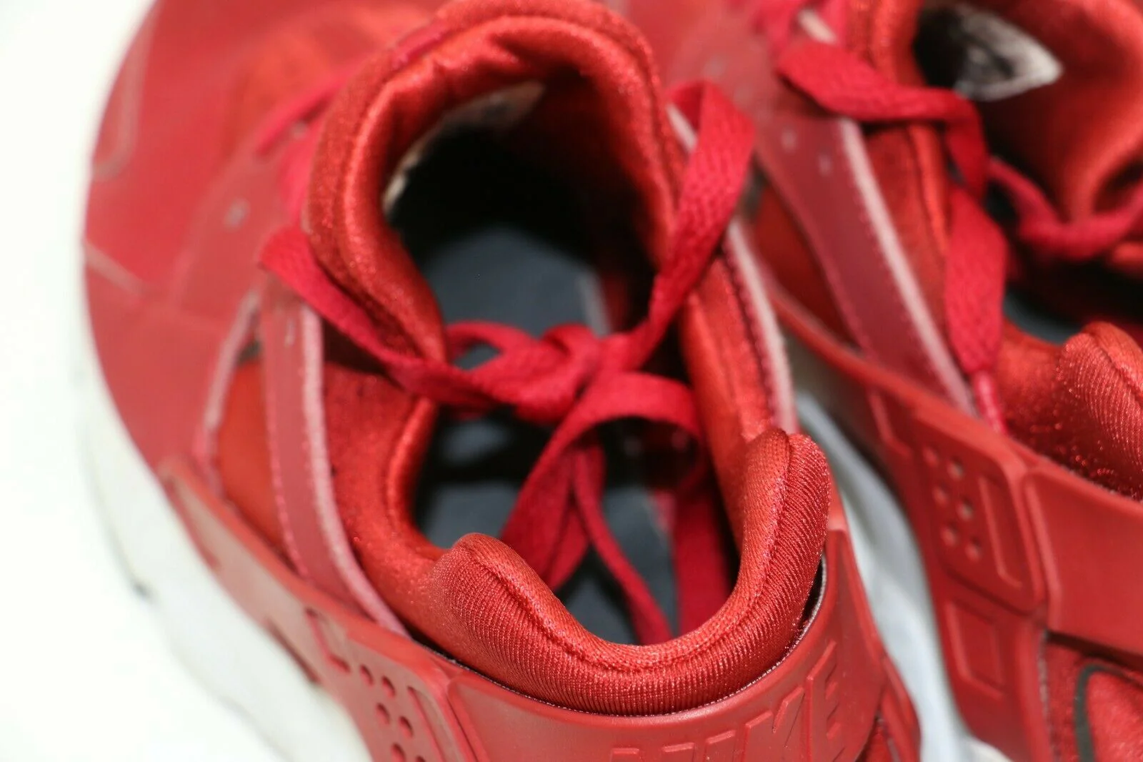 Nike: Huarache Run GS 'Gym Red' - 654275 604 - US 4.5Y - Image 5