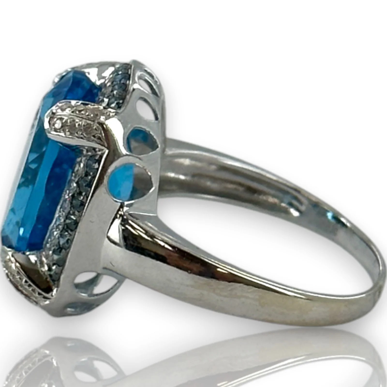 QCD Large Oval Blue Topaz & Diamond Halo Accent 14K 585 White Gold Ring Size 9 - Image 2