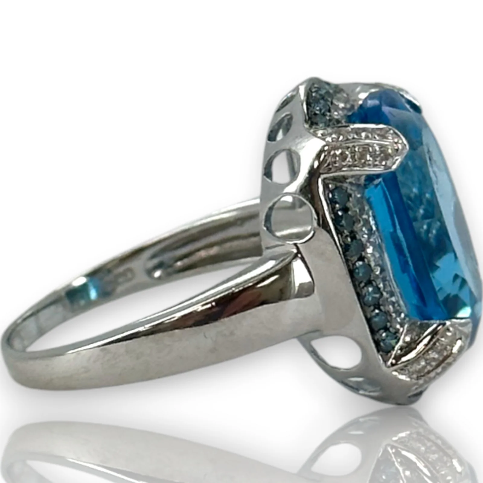 QCD Large Oval Blue Topaz & Diamond Halo Accent 14K 585 White Gold Ring Size 9 - Image 3
