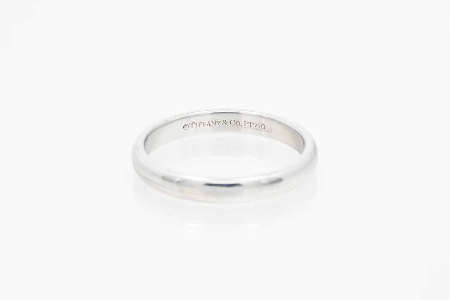Tiffany & Co Classic Platinum Thin Domed Wedding Band Ring Size 7.25 Retail $1150