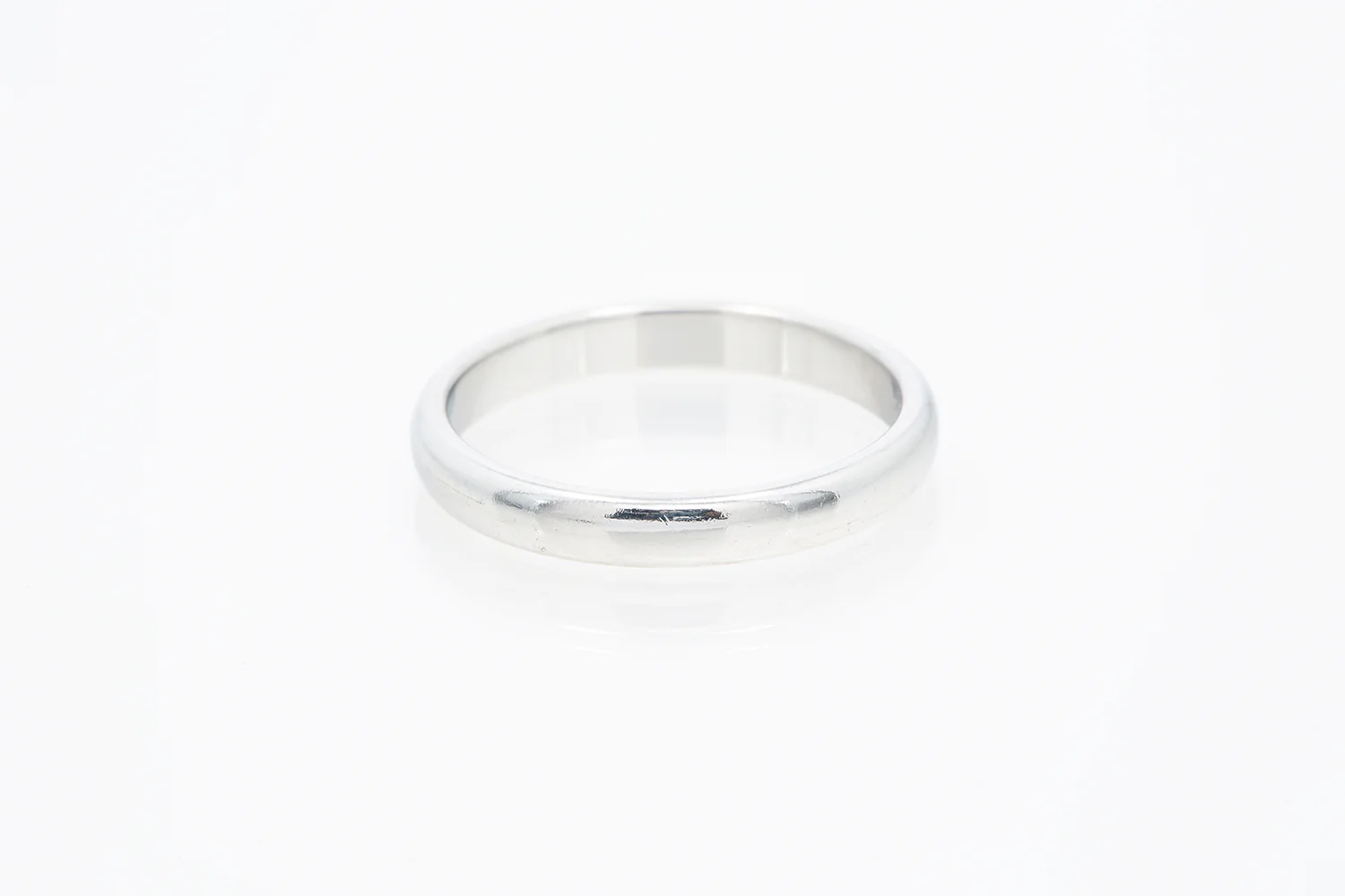 Tiffany & Co Classic Platinum Thin Domed Wedding Band Ring Size 7.25 Retail $1150 - Image 3