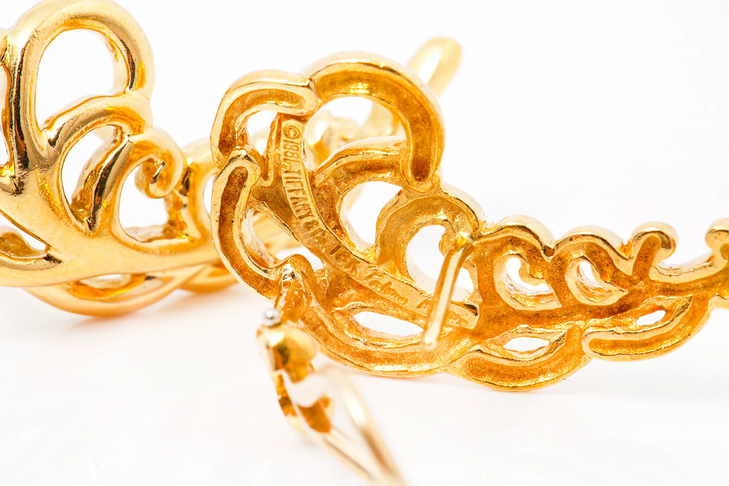 Tiffany & Co Paloma Picasso 18k 750 Yellow Gold Plume Earrings - Image 4