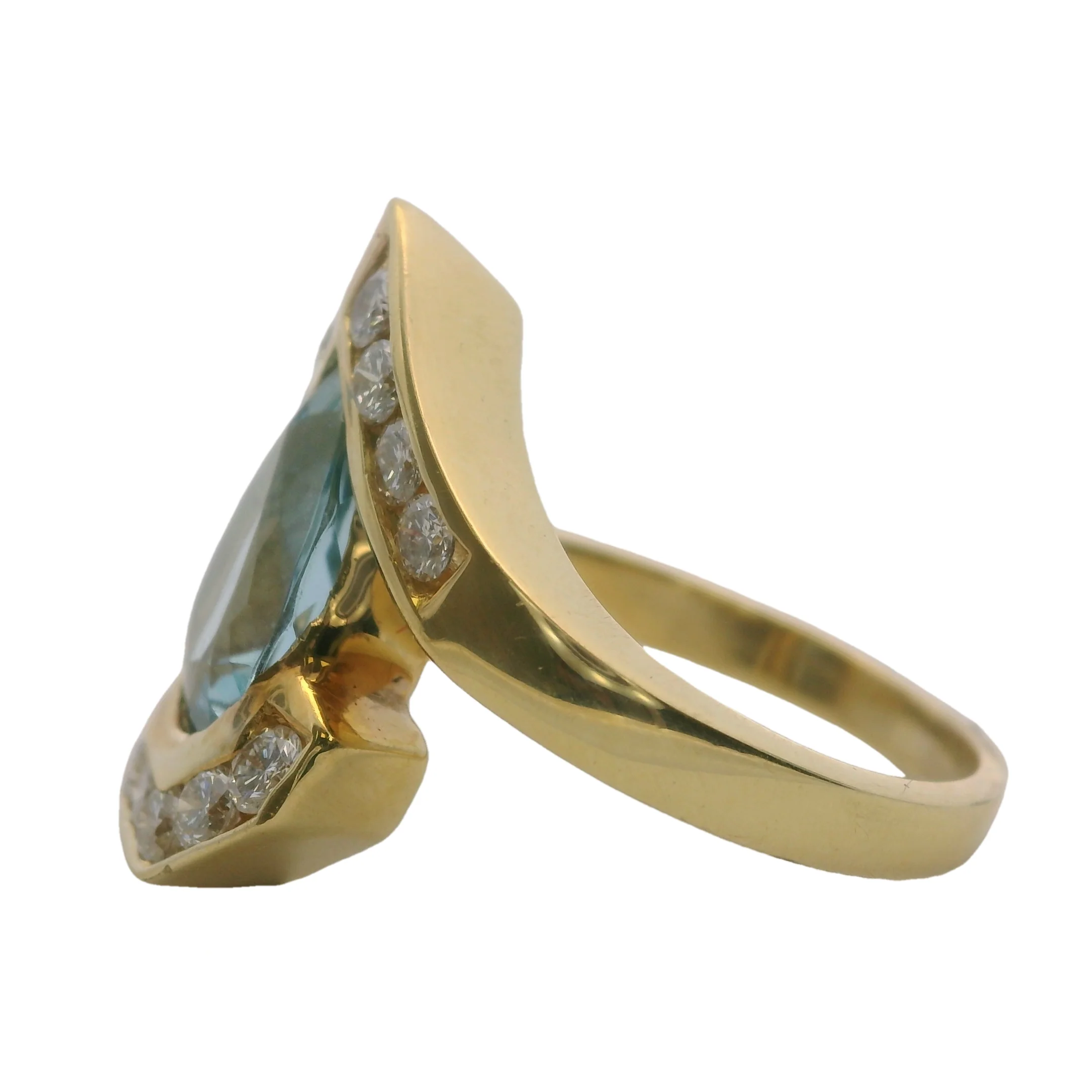 Vintage Solid 18kt Yellow Gold Blue Topaz and Diamond Statement Large Cocktail Ring - Image 3