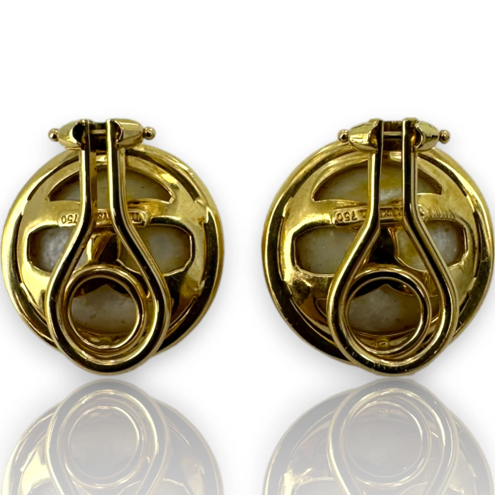 Vintage Tiffany & Co Signed White Mabe Pearl 18k Solid Yellow Gold Knot Clip-On Earrings - Image 3